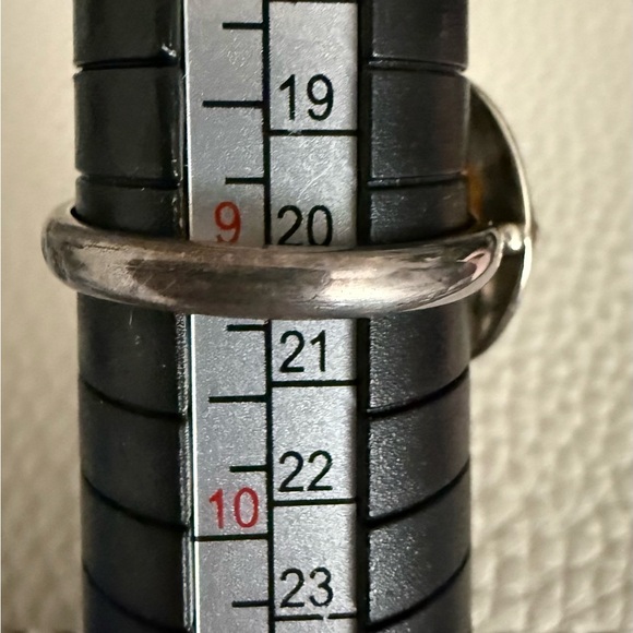 Elegant Silver and Amber Ring - size 9 - Picture 11 of 11